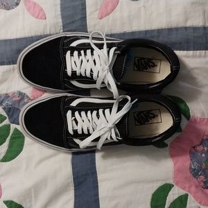 Vans unisex tennis shoes size 9.5 men's or 11 womens